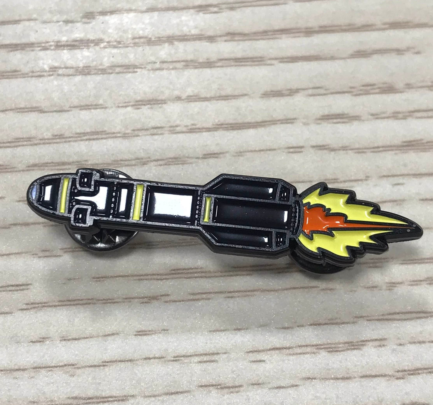 AGM-114 Hellfire Missile Enamel Gift Hat Lapel Pin Badge for Military and Veteran